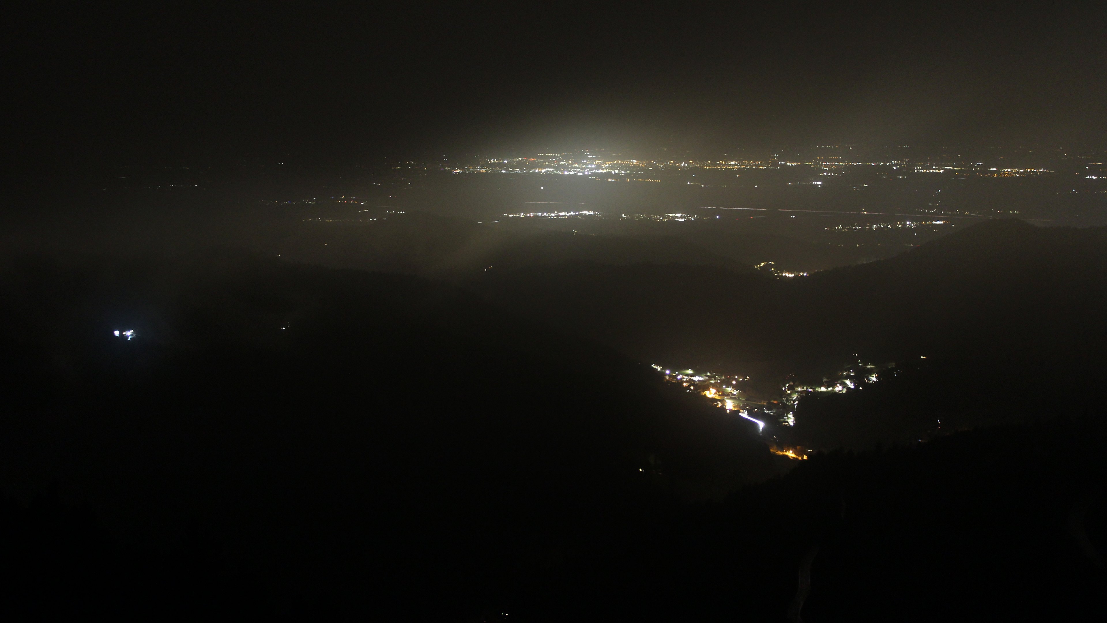 Dieses Bild zeigt eine Webcam-Aufnahme vom Achertal, aufgenommen am Mittwoch, den 11.02.2026 um 21:30 Uhr. Die Temperatur betrug 2.9°C.