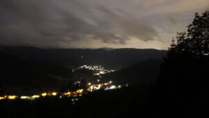 Dieses Bild zeigt eine Webcam-Aufnahme vom Achertal, aufgenommen am Dienstag, den 09.06.2026 um 03:20 Uhr. Die Temperatur betrug 13.6°C.