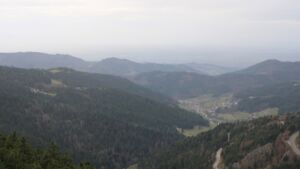 Dieses Bild zeigt eine Webcam-Aufnahme vom Achertal, aufgenommen am Samstag, den 15.11.2025 um 13:40 Uhr. Die Temperatur betrug 10.9°C.