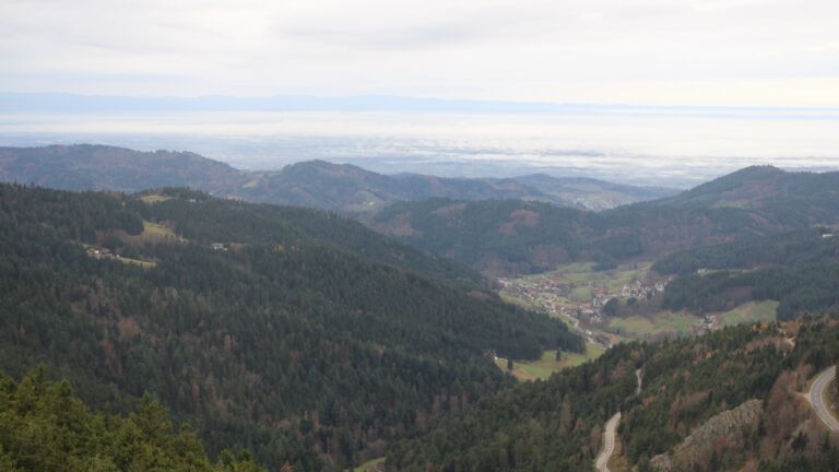 Dieses Bild zeigt eine Webcam-Aufnahme vom Achertal, aufgenommen am Sonntag, den 16.11.2025 um 10:20 Uhr. Die Temperatur betrug 8.9°C.