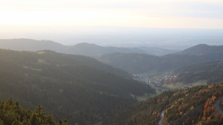 Dieses Bild zeigt eine Webcam-Aufnahme vom Achertal, aufgenommen am Donnerstag, den 30.10.2025 um 16:40 Uhr. Die Temperatur betrug 8°C.