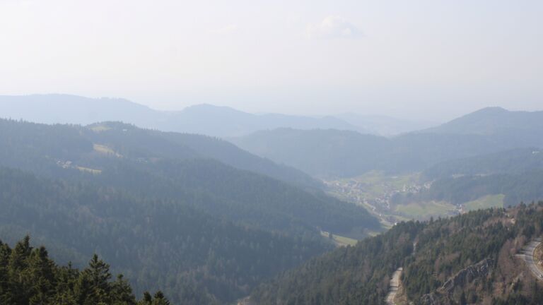 Dieses Bild zeigt eine Webcam-Aufnahme vom Achertal, aufgenommen am Montag, den 09.03.2026 um 14:40 Uhr. Die Temperatur betrug 11.1°C.