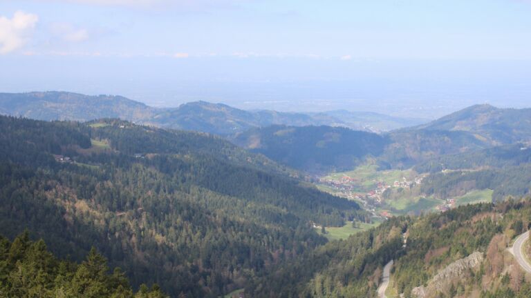 Dieses Bild zeigt eine Webcam-Aufnahme vom Achertal, aufgenommen am Mittwoch, den 15.04.2026 um 11:10 Uhr. Die Temperatur betrug 8.7°C.