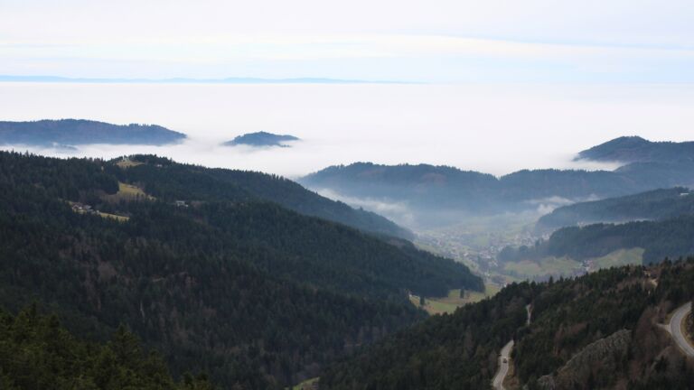 Dieses Bild zeigt eine Webcam-Aufnahme vom Achertal, aufgenommen am Dienstag, den 16.12.2025 um 13:30 Uhr. Die Temperatur betrug 11.7°C.