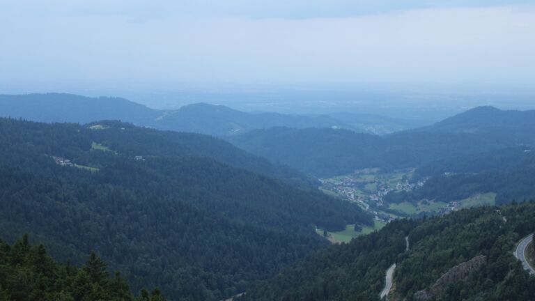 Dieses Bild zeigt eine Webcam-Aufnahme vom Achertal, aufgenommen am Mittwoch, den 30.07.2025 um 06:20 Uhr. Die Temperatur betrug 11°C.