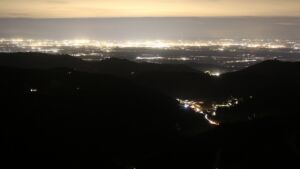 Dieses Bild zeigt eine Webcam-Aufnahme vom Achertal, aufgenommen am Freitag, den 13.03.2026 um 20:00 Uhr. Die Temperatur betrug 7.4°C.