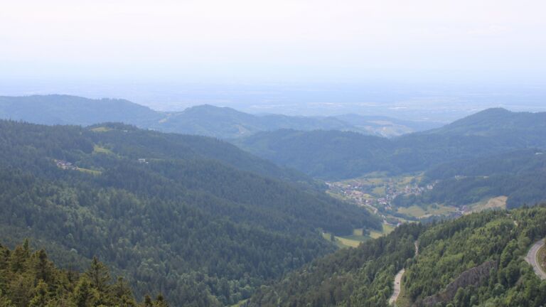 Dieses Bild zeigt eine Webcam-Aufnahme vom Achertal, aufgenommen am Samstag, den 24.05.2025 um 16:40 Uhr. Die Temperatur betrug 10.2°C.