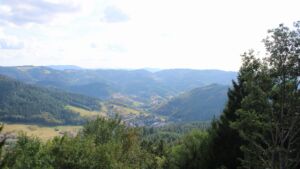 Dieses Bild zeigt eine Webcam-Aufnahme vom Achertal, aufgenommen am Samstag, den 22.08.2026 um 17:10 Uhr. Die Temperatur betrug 20.7°C.
