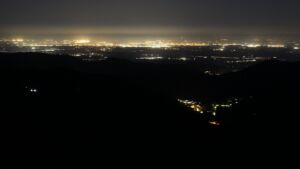 Dieses Bild zeigt eine Webcam-Aufnahme vom Achertal, aufgenommen am Freitag, den 24.04.2026 um 04:50 Uhr. Die Temperatur betrug 7.7°C.