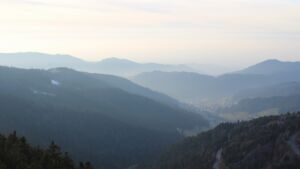 Dieses Bild zeigt eine Webcam-Aufnahme vom Achertal, aufgenommen am Montag, den 09.02.2026 um 16:40 Uhr. Die Temperatur betrug 5°C.