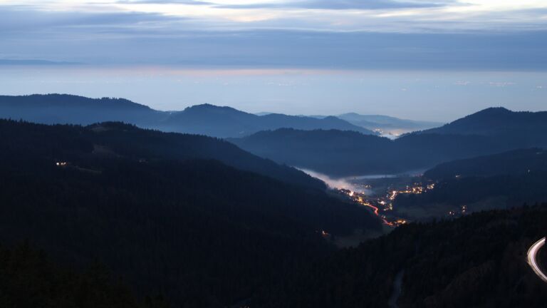 Dieses Bild zeigt eine Webcam-Aufnahme vom Achertal, aufgenommen am Mittwoch, den 03.12.2025 um 17:20 Uhr. Die Temperatur betrug 4.8°C.