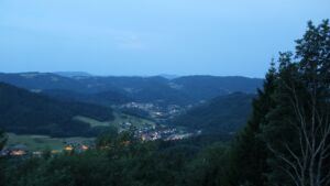 Dieses Bild zeigt eine Webcam-Aufnahme vom Achertal, aufgenommen am Dienstag, den 14.07.2026 um 05:00 Uhr. Die Temperatur betrug 25.4°C.