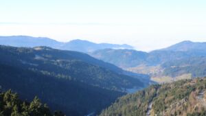 Dieses Bild zeigt eine Webcam-Aufnahme vom Achertal, aufgenommen am Montag, den 29.12.2025 um 12:20 Uhr. Die Temperatur betrug 4.7°C.