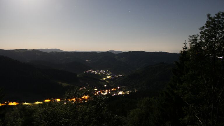 Dieses Bild zeigt eine Webcam-Aufnahme vom Achertal, aufgenommen am Freitag, den 29.05.2026 um 00:30 Uhr. Die Temperatur betrug 17.8°C.