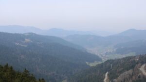 Dieses Bild zeigt eine Webcam-Aufnahme vom Achertal, aufgenommen am Montag, den 23.03.2026 um 11:00 Uhr. Die Temperatur betrug 8.4°C.