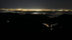 Dieses Bild zeigt eine Webcam-Aufnahme vom Achertal, aufgenommen am Montag, den 29.12.2025 um 03:30 Uhr. Die Temperatur betrug 1.5°C.