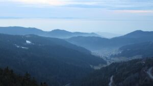 Dieses Bild zeigt eine Webcam-Aufnahme vom Achertal, aufgenommen am Donnerstag, den 05.02.2026 um 17:30 Uhr. Die Temperatur betrug 3.9°C.