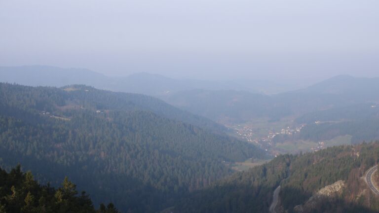 Dieses Bild zeigt eine Webcam-Aufnahme vom Achertal, aufgenommen am Montag, den 09.03.2026 um 08:30 Uhr. Die Temperatur betrug 8.1°C.