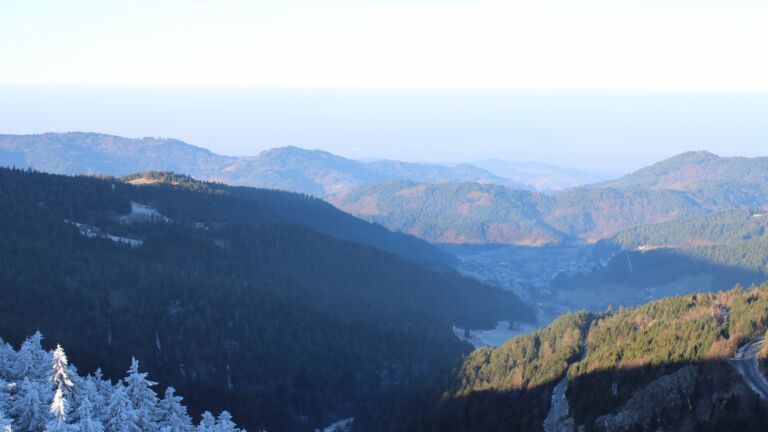 Dieses Bild zeigt eine Webcam-Aufnahme vom Achertal, aufgenommen am Freitag, den 26.12.2025 um 09:50 Uhr. Die Temperatur betrug 4.1°C.