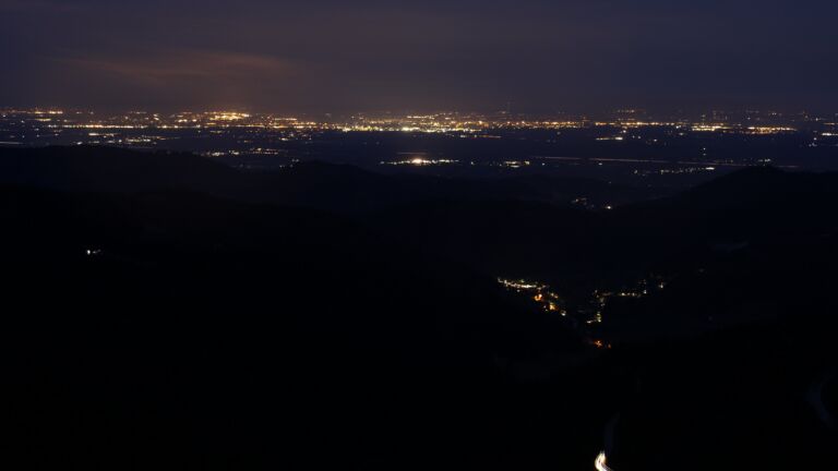 Dieses Bild zeigt eine Webcam-Aufnahme vom Achertal, aufgenommen am Freitag, den 10.04.2026 um 06:00 Uhr. Die Temperatur betrug 8.8°C.