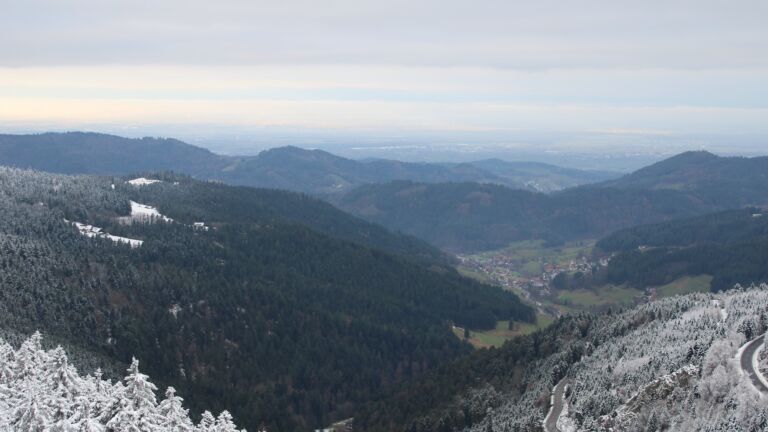 Dieses Bild zeigt eine Webcam-Aufnahme vom Achertal, aufgenommen am Donnerstag, den 27.11.2025 um 09:00 Uhr. Die Temperatur betrug -2.9°C.