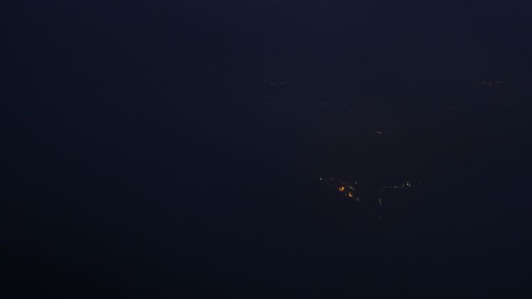 Dieses Bild zeigt eine Webcam-Aufnahme vom Achertal, aufgenommen am Montag, den 28.07.2025 um 22:10 Uhr. Die Temperatur betrug 9.4°C.