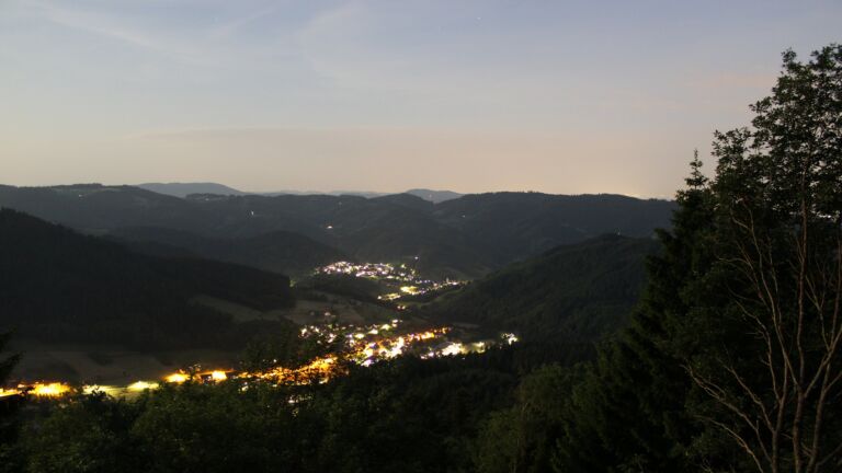 Dieses Bild zeigt eine Webcam-Aufnahme vom Achertal, aufgenommen am Samstag, den 30.05.2026 um 22:50 Uhr. Die Temperatur betrug 22.8°C.