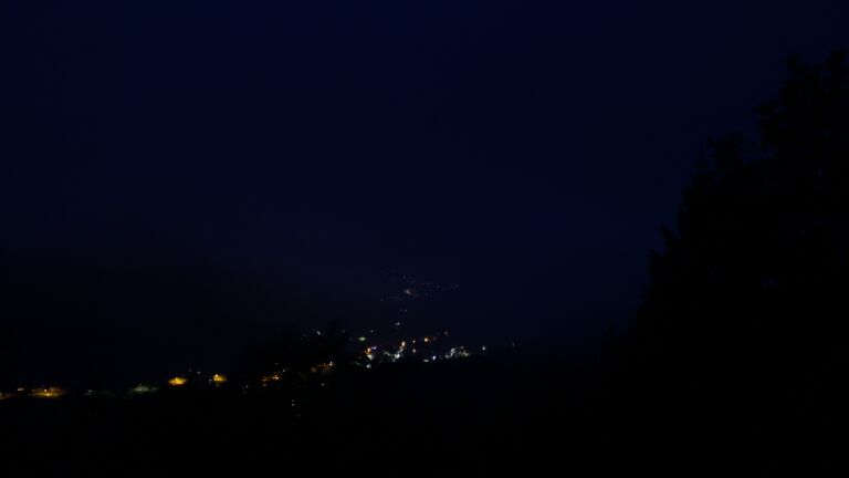 Dieses Bild zeigt eine Webcam-Aufnahme vom Achertal, aufgenommen am Sonntag, den 19.07.2026 um 04:50 Uhr. Die Temperatur betrug 14.7°C.