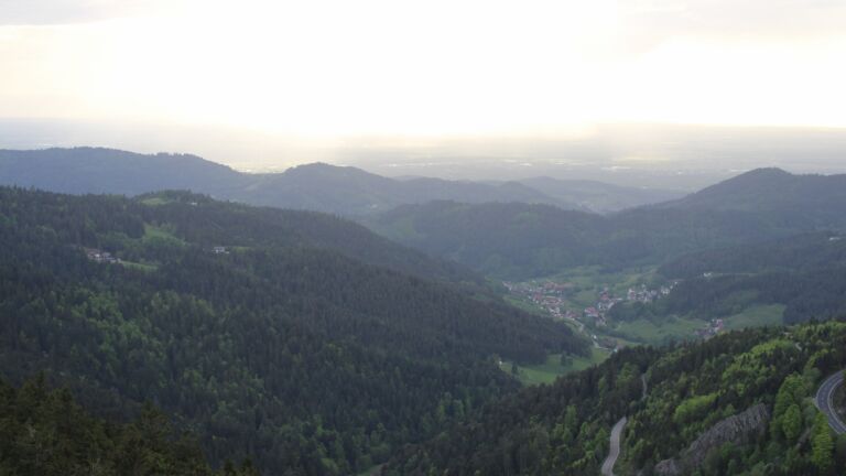 Dieses Bild zeigt eine Webcam-Aufnahme vom Achertal, aufgenommen am Samstag, den 03.05.2025 um 19:00 Uhr. Die Temperatur betrug 16°C.