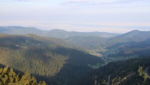 Dieses Bild zeigt eine Webcam-Aufnahme vom Achertal, aufgenommen am Freitag, den 08.05.2026 um 07:10 Uhr. Die Temperatur betrug 6.4°C.