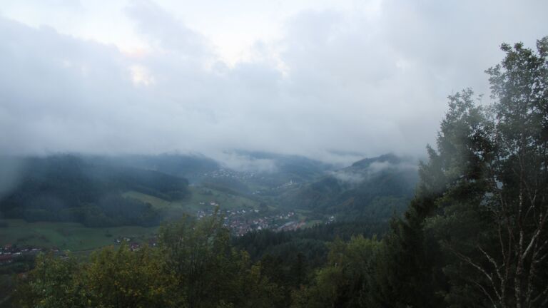Dieses Bild zeigt eine Webcam-Aufnahme vom Achertal, aufgenommen am Mittwoch, den 14.10.2026 um 07:50 Uhr. Die Temperatur betrug 10.8°C.