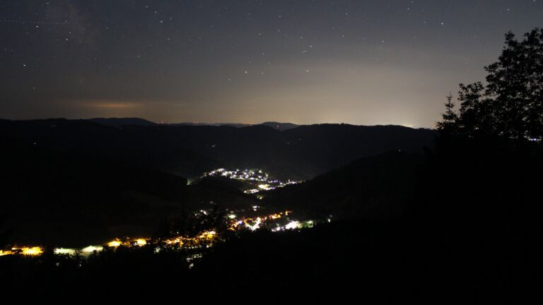 Dieses Bild zeigt eine Webcam-Aufnahme vom Achertal, aufgenommen am Freitag, den 19.06.2026 um 03:00 Uhr. Die Temperatur betrug 25.5°C.