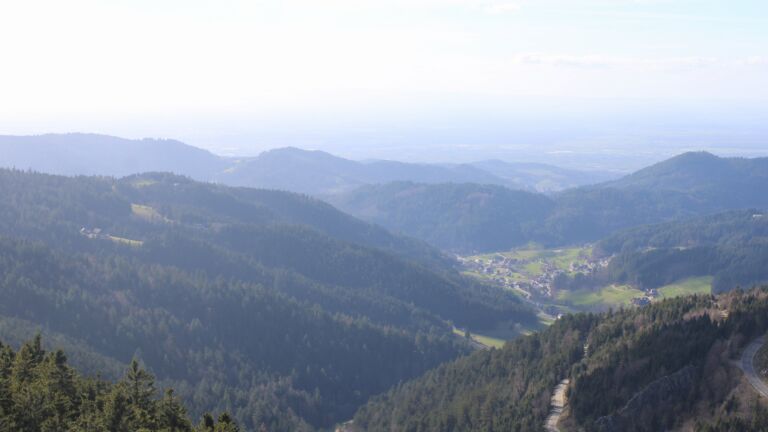 Dieses Bild zeigt eine Webcam-Aufnahme vom Achertal, aufgenommen am Donnerstag, den 12.03.2026 um 15:40 Uhr. Die Temperatur betrug 6.8°C.