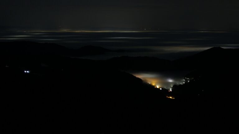 Dieses Bild zeigt eine Webcam-Aufnahme vom Achertal, aufgenommen am Donnerstag, den 22.01.2026 um 01:00 Uhr. Die Temperatur betrug 5.6°C.