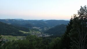 Dieses Bild zeigt eine Webcam-Aufnahme vom Achertal, aufgenommen am Sonntag, den 12.07.2026 um 21:40 Uhr. Die Temperatur betrug 24°C.