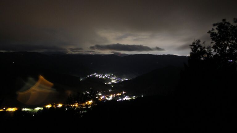 Dieses Bild zeigt eine Webcam-Aufnahme vom Achertal, aufgenommen am Samstag, den 22.08.2026 um 03:00 Uhr. Die Temperatur betrug 11.2°C.