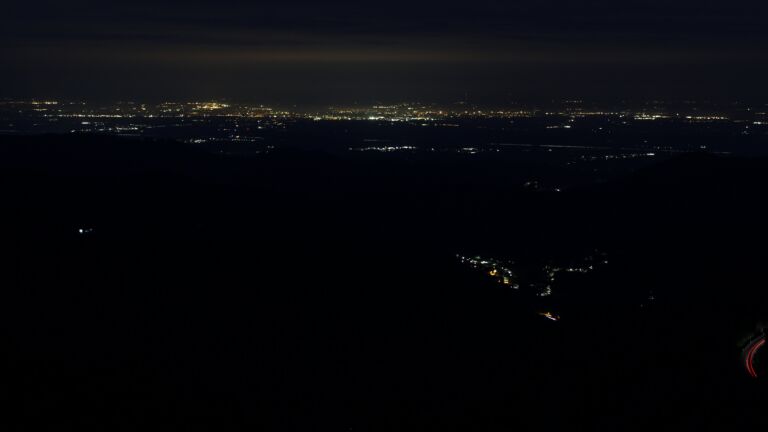 Dieses Bild zeigt eine Webcam-Aufnahme vom Achertal, aufgenommen am Donnerstag, den 16.04.2026 um 05:30 Uhr. Die Temperatur betrug 6.5°C.