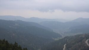 Dieses Bild zeigt eine Webcam-Aufnahme vom Achertal, aufgenommen am Dienstag, den 14.04.2026 um 16:10 Uhr. Die Temperatur betrug 4.8°C.