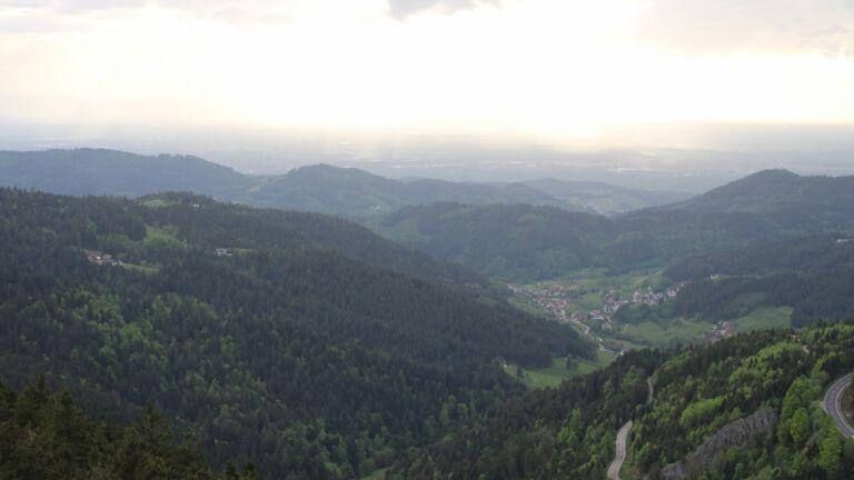Dieses Bild zeigt eine Webcam-Aufnahme vom Achertal, aufgenommen am Samstag, den 03.05.2025 um 18:50 Uhr. Die Temperatur betrug 16.1°C.