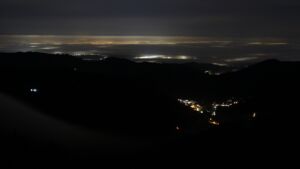 Dieses Bild zeigt eine Webcam-Aufnahme vom Achertal, aufgenommen am Freitag, den 12.12.2025 um 00:30 Uhr. Die Temperatur betrug 6.3°C.