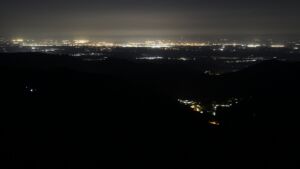 Dieses Bild zeigt eine Webcam-Aufnahme vom Achertal, aufgenommen am Montag, den 20.04.2026 um 03:30 Uhr. Die Temperatur betrug 5°C.