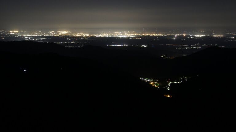 Dieses Bild zeigt eine Webcam-Aufnahme vom Achertal, aufgenommen am Montag, den 20.04.2026 um 03:30 Uhr. Die Temperatur betrug 5°C.