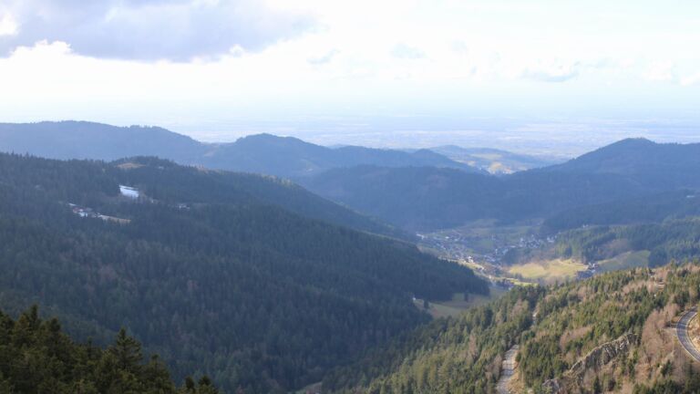 Dieses Bild zeigt eine Webcam-Aufnahme vom Achertal, aufgenommen am Samstag, den 07.02.2026 um 14:40 Uhr. Die Temperatur betrug 8.4°C.