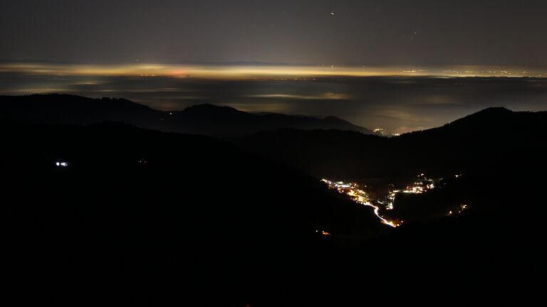 Dieses Bild zeigt eine Webcam-Aufnahme vom Achertal, aufgenommen am Montag, den 29.12.2025 um 06:10 Uhr. Die Temperatur betrug 1.5°C.