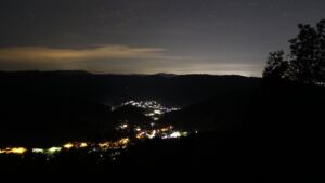 Dieses Bild zeigt eine Webcam-Aufnahme vom Achertal, aufgenommen am Freitag, den 16.10.2026 um 03:00 Uhr. Die Temperatur betrug 14.2°C.