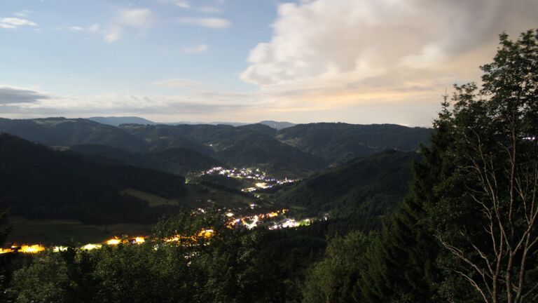 Dieses Bild zeigt eine Webcam-Aufnahme vom Achertal, aufgenommen am Freitag, den 03.07.2026 um 02:30 Uhr. Die Temperatur betrug 15.9°C.