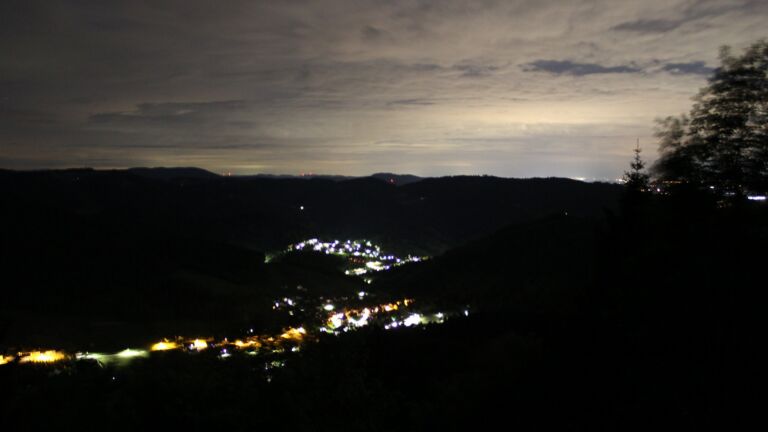 Dieses Bild zeigt eine Webcam-Aufnahme vom Achertal, aufgenommen am Montag, den 18.05.2026 um 03:40 Uhr. Die Temperatur betrug 10.5°C.