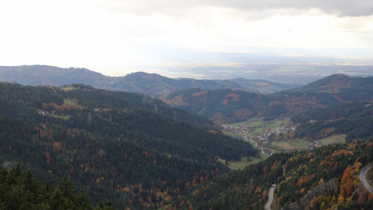 Dieses Bild zeigt eine Webcam-Aufnahme vom Achertal, aufgenommen am Samstag, den 25.10.2025 um 16:40 Uhr. Die Temperatur betrug 4.6°C.