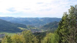Dieses Bild zeigt eine Webcam-Aufnahme vom Achertal, aufgenommen am Freitag, den 16.10.2026 um 13:00 Uhr. Die Temperatur betrug 20.4°C.