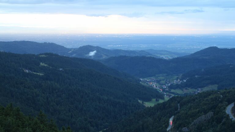 Dieses Bild zeigt eine Webcam-Aufnahme vom Achertal, aufgenommen am Freitag, den 29.08.2025 um 20:30 Uhr. Die Temperatur betrug 11.3°C.